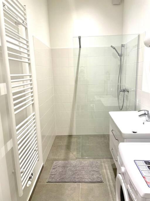 Brand New & Spacious Apartment In The City Centre Viena Exterior foto